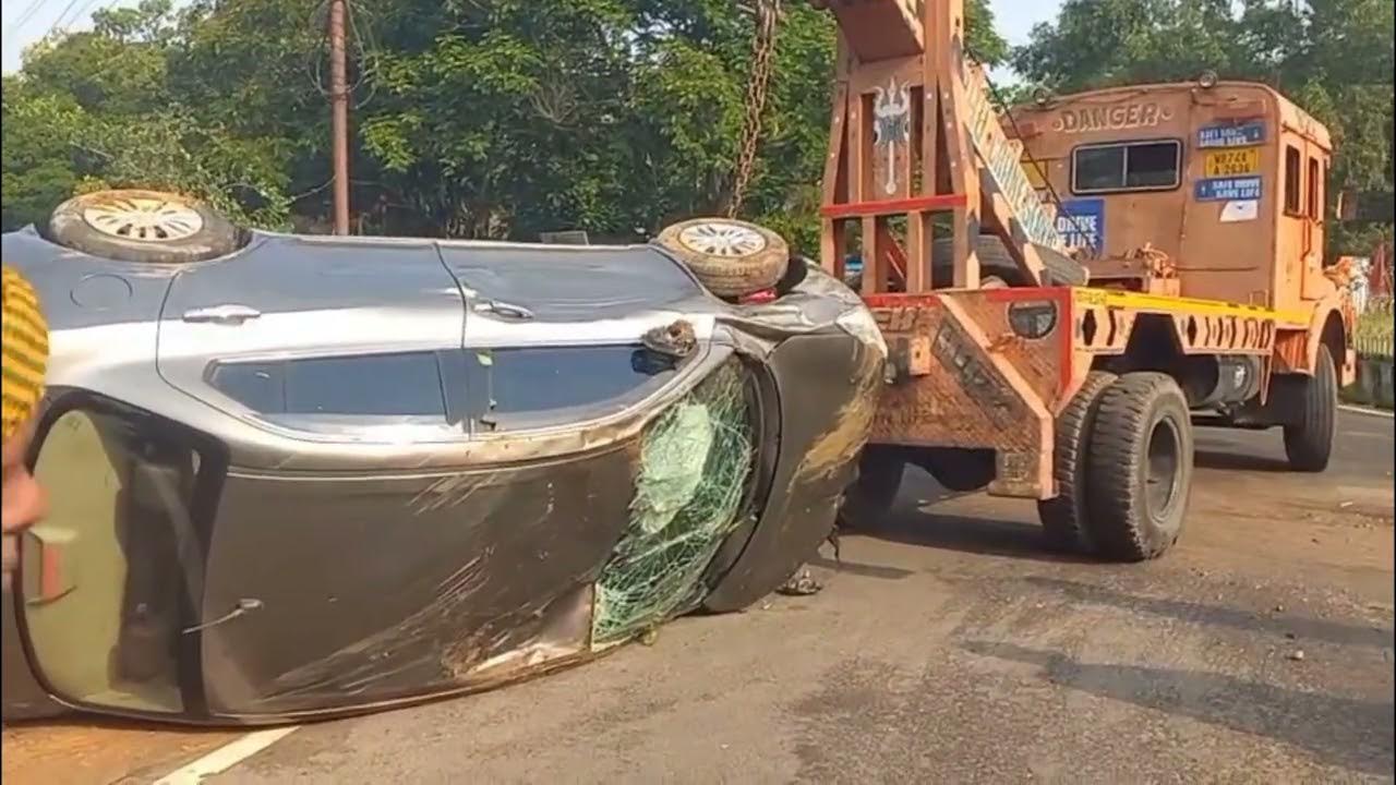 দুর্গাপুরে বেপরোয়া গতিতে গাড়ি ঢুকলো নার্সারিতে