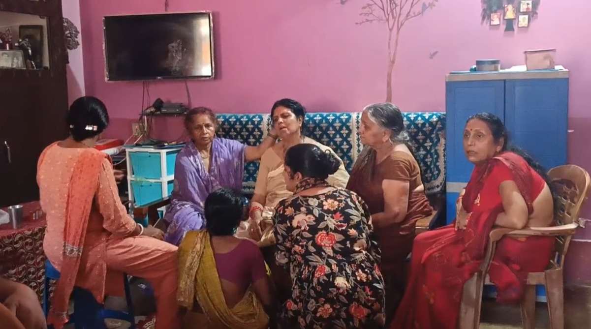 কাশ্মীরে জঙ্গি হামলায় নিহত পুরুলিয়ার আইবি অফিসার 1 Screenshot202025 04 2320221544