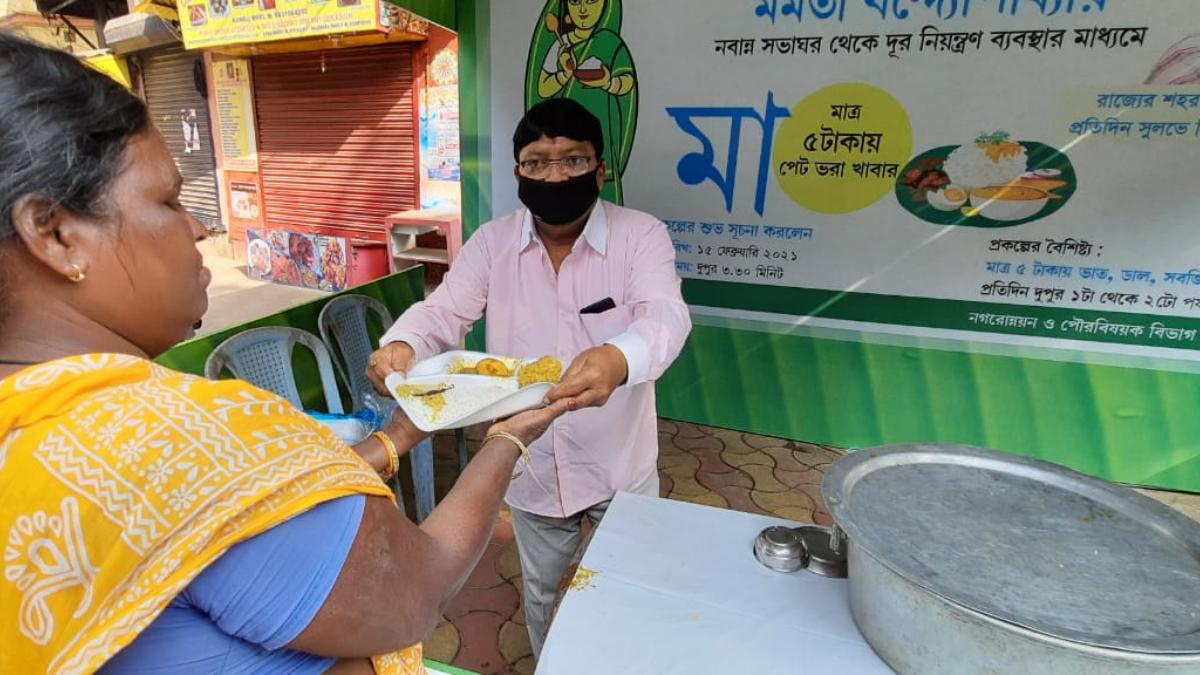 রাজ্যের প্রথম 'মা ক্যান্টিনে' পাঁচ বছর পূর্তিতে ভুরিভোজ 2 1b242930 4a14 4b8d 9c6b