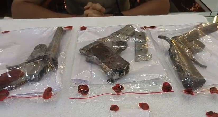 বড়সড় সাফল্য কান্দি থানা পুলিশের, আগ্নেয়াস্ত্র সহ গ্রেপ্তার ৫ 1 Screenshot 2025 05 12 160711