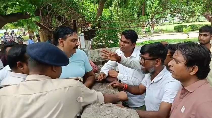 খড়গপুরে রেলের পাঁচিল ভাঙা ঘিরে ধুন্ধুমার 2 Screenshot202025 06 0120163905