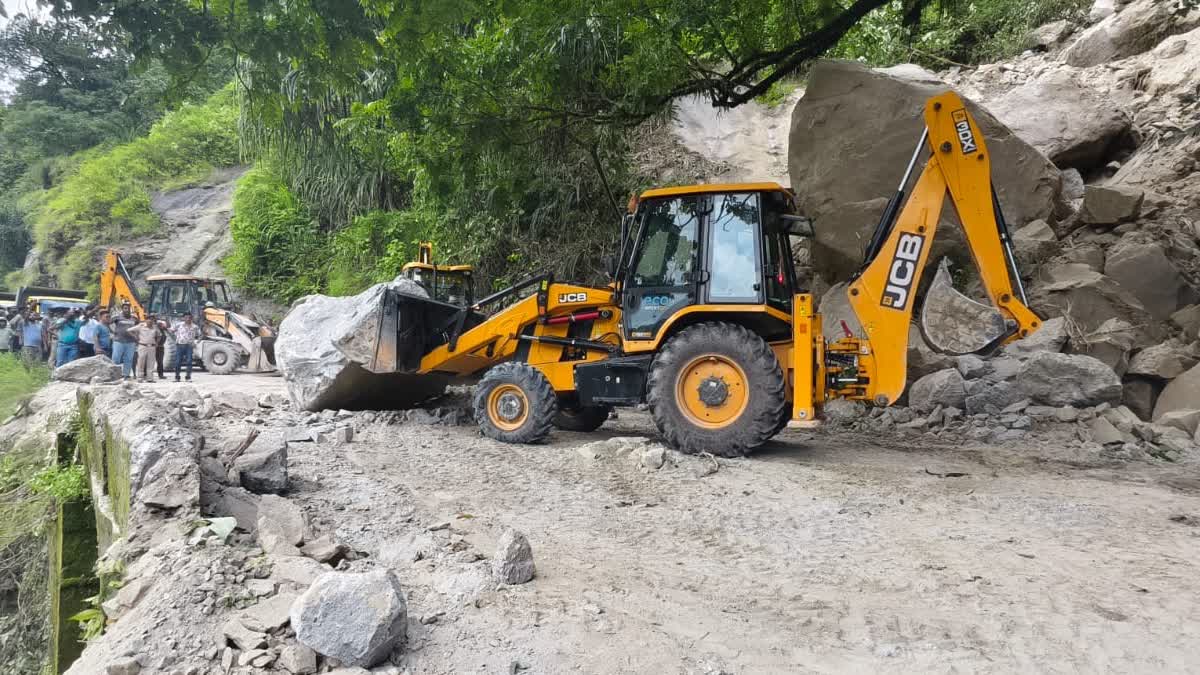বাংলা-সিকিম সীমান্তে জাতীয়ভাবে ধস, বিচন্ন যোগাযোগ 1 1200 675 24535832 thumbnail 16x9 landslide