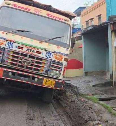 আসানসোল পুরুলিয়া জাতীয় সড়কে বেহাল দশা, যানজটে ভোগান্তি 1 Screenshot 2025 07 01 180704