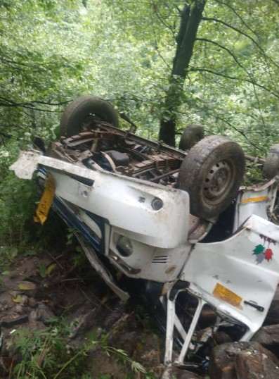 জম্মু কাশ্মীরে ভয়াবহ দুর্ঘটনা, গভীর খাদে পড়ল গাড়ি 1 Screenshot 2025 07 15 164405