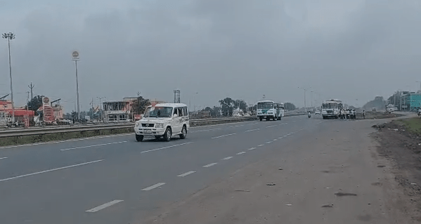২১ জুলাই উপলক্ষে জাতীয় সড়ক যেন তৃণমূল কংগ্রেসের দখলে 1 Screenshot 2025 07 21 161250