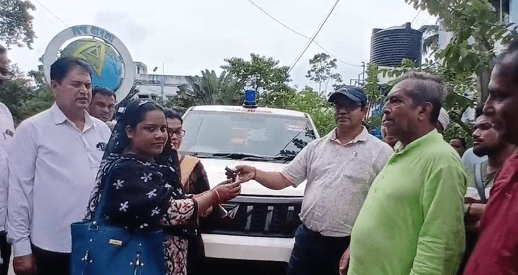 আমডাঙ্গায় বিধায়ক তহবিল থেকে চালু হল দুটি এসি অ্যাম্বুলেন্স 4 Screenshot 2025 08 14 163013 1