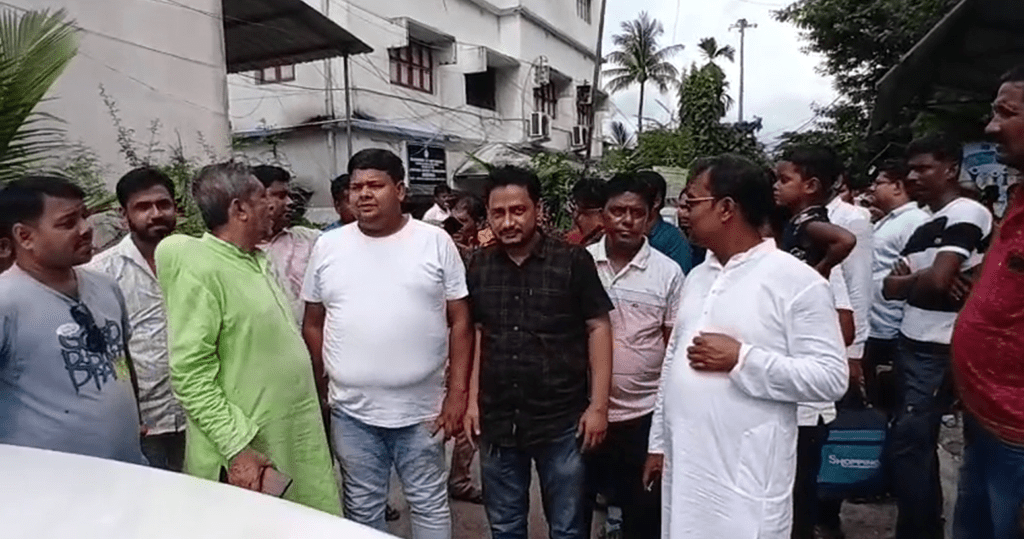 আমডাঙ্গায় বিধায়ক তহবিল থেকে চালু হল দুটি এসি অ্যাম্বুলেন্স 2 Screenshot 2025 08 14 163104